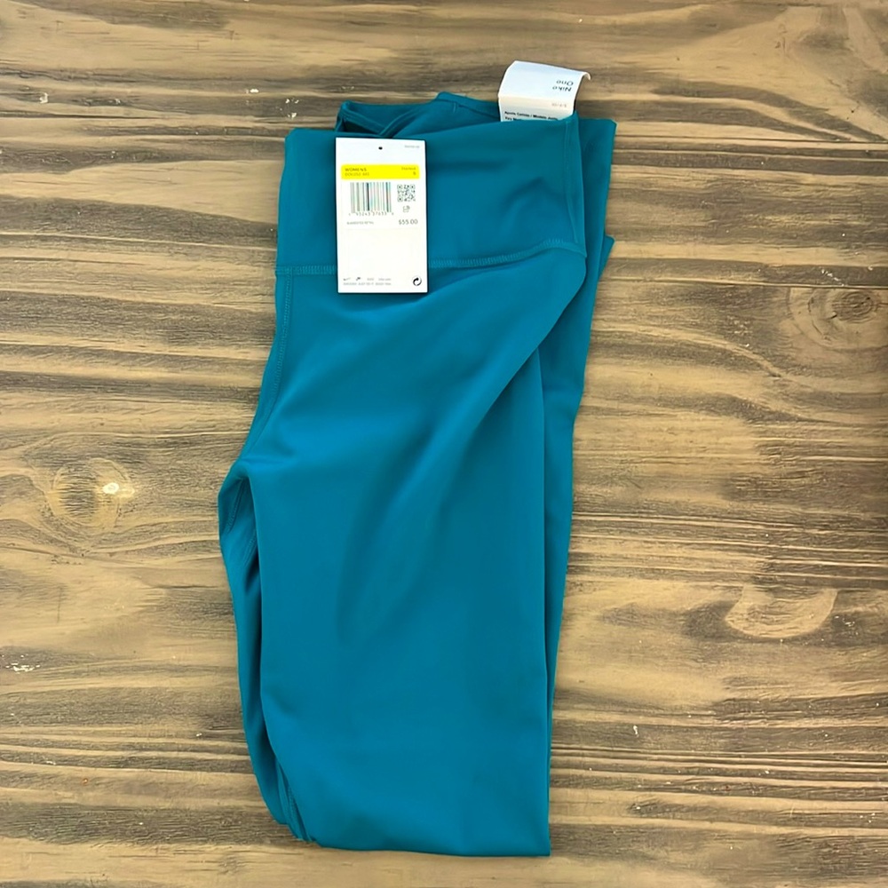 NWT Nike Dri-Fit training leggings